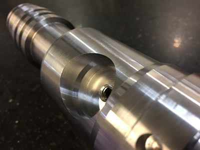 Radial pressure port on pressure housing