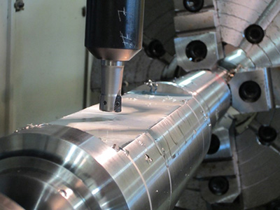 Milling features on a centralizer housing